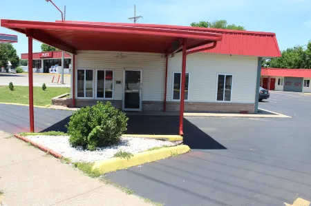 Guest House Motel Отели рядом с достопримечательностью «Powers Museum»