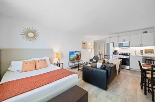 Sleep 4 Stylish Boardwalk CozySuites Studio Hotels in Atlantic City