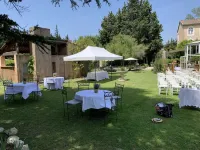 Moulin de la Roque Hotels in Monteux