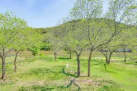 Direct Guadalupe River Access! Hill Country Condo -  Apartamentos vacacionales