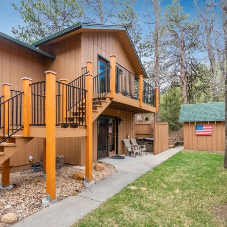 4 Seasons Inn on Fall River