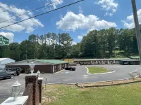 Pinetree Inn