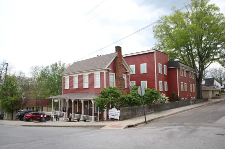 The Dahlonega Square Hotel & Villas