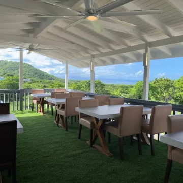 Old Crow Hotel and Suites