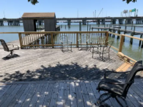 The Boat House - Water Front, Wifi, Pet Friendly 1 Bedroom Home by RedAwning