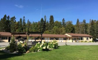Parkway Motel