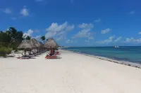 LA AMADA CANCUN LUXURY CONDO 3 BR STEPS FROM BEACH MARINA