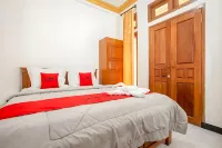 RedDoorz @ Hotel Huni Raya Bromo