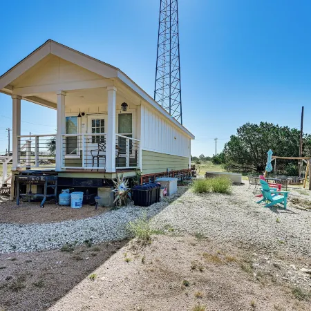 6 Mi to Topsey Exotic Ranch Retreat on 12 Acres!