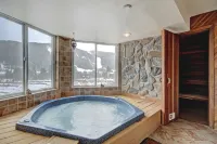 221 Cinnamon Ridge I 2 Bedroom Condo by RedAwning