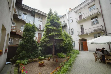 Dizzy Daisy Hostel
