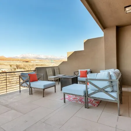 Family Fun Getaway #2333 5 Bedroom Townhouse by Redawning