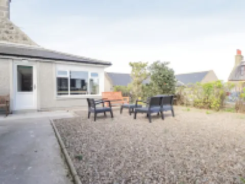 19 Reidhaven Street Hotels near Salmon Howie