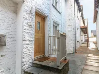 Flat 2 Galloway House Hotels in Strickland Ketel