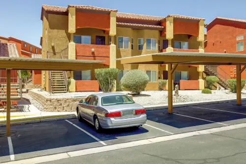 Mesquite Condo w/ Community Pool & Hot Tub! - parkir