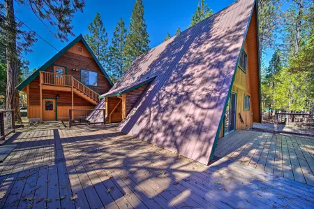 Hike & Fish, < 1 Mi to Trinity Lake: Rustic Cabin!