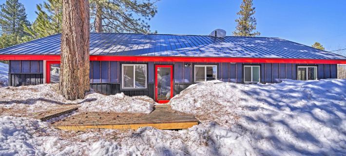 Updated Rustic Retreat Cabin Walk to Payette Lake Hoteles en McCall