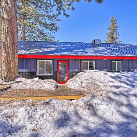 Updated Rustic Retreat Cabin Walk to Payette Lake