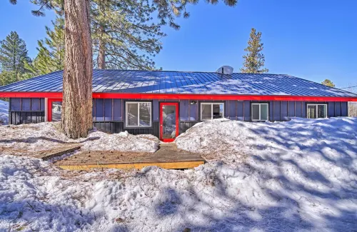 Updated Rustic Retreat Cabin Walk to Payette Lake