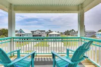 Calm Coastal Haven w/ 2 Balconies Near Beach - Parkplatz