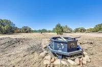 Kingman Vacation Rental w/ Private Yard & Fire Pit - parking