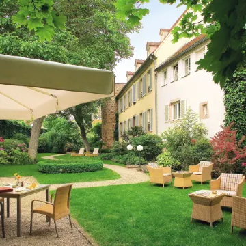 A la Cour d'Alsace by HappyCulture