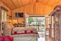 The Boat House Creekside Escape in Hot Springs! - WiFi