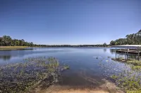 Lakefront Nature Escape! Cabin in Keystone Heights - parking