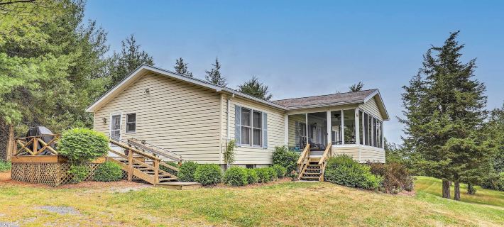 Finger Lakes Retreat w/ Sunroom, Fire Pit & BBQ! Hotels in Yates County
