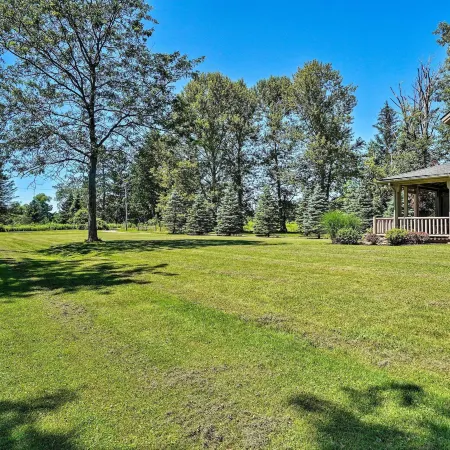 Conneaut Lake Home with Yard, 1/2 Mi to Beach/Park