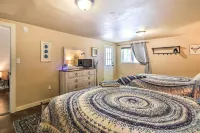 Cozy Home w/ Media Room: Short Walk to Taos Plaza! - Parkering