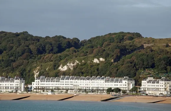 多佛爾濱海希爾頓啟繽精選酒店及水療中心