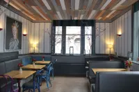 The Royal Hotel and Bar Hotels in Lancaster District