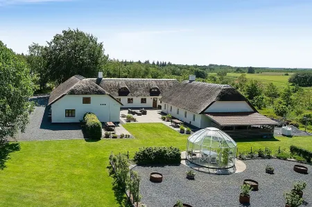 Schellerup Gård Отели в г. Икаст-Бранне