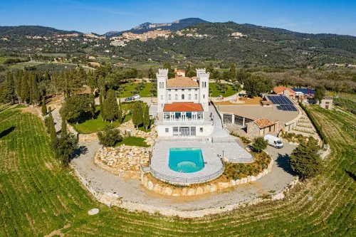 Castello Bonaria - Wine & SPA Resort Toscana - parcheggio