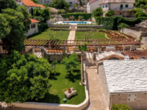 Puteus Palace Brac Hotels in Pučišća