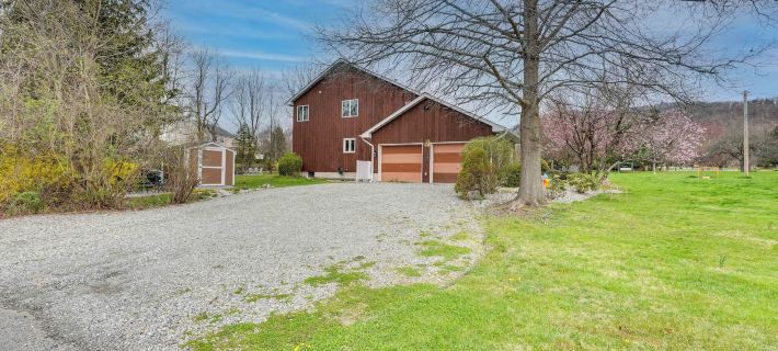 Dog-Friendly Fishkill Tiny House in Wine Country Hotels in Dutchess County