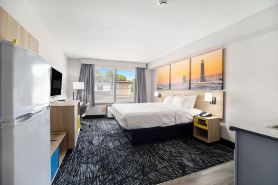 Days Inn & Suites by Wyndham Norton Shores/Muskegon