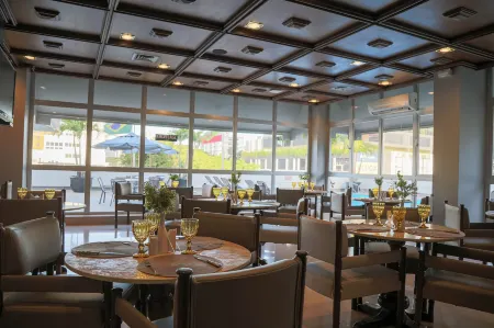 Plaza Blumenau Hotel Отели рядом с достопримечательностью «Quebec Bridge»