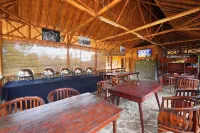 Villa Kampung Karuhun Sutan Raja Hotels in Cimaung
