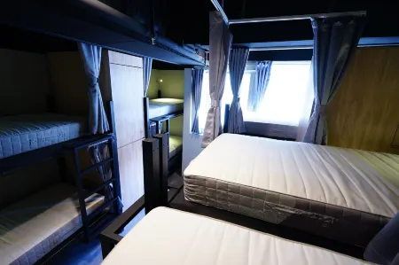 Cavemen Hostel (Taipei Station Youth)