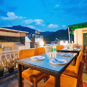 Chakrah by Hermitage Rishikesh