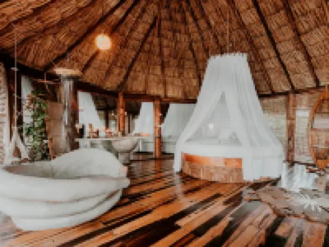 アズリク トゥルムのホテル