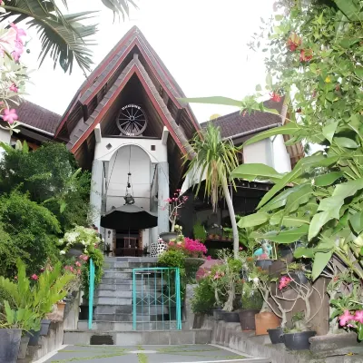 Puri Eling Blimbingsari Hotel dekat Goa Maria Palasari, Bali