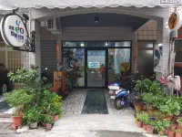 Velo bnb Hotels near Fang-Liao Station