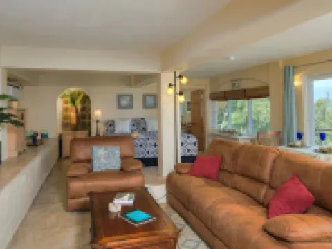Couples Retreat, Sweeping VIEWS, Kayaks Await at the Beach! Hotels in Coral Bay