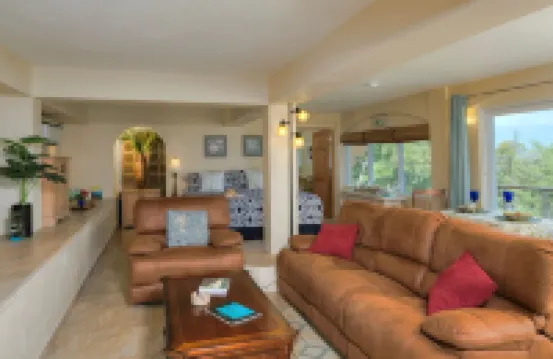 Couples Retreat, Sweeping VIEWS, Kayaks Await at the Beach!