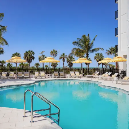 Cirque St Armands Beachside