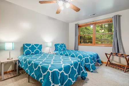 Twin Creeks Lodge by AvantStay 33 Acre Retreat