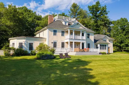 Secluded Estate w/ Guest House, Private Pond, Gym, & Movie Theater Sunny Pond